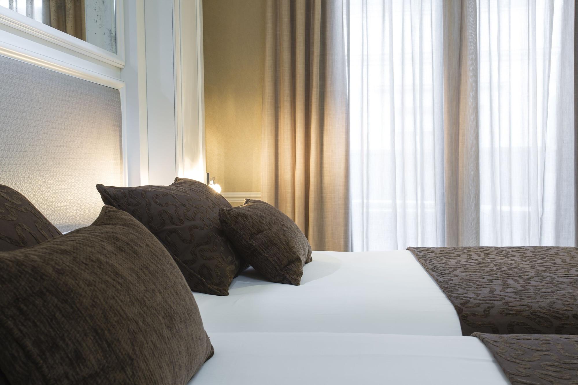 Vp Jardin De Recoletos Hotel Мадрид Екстериор снимка