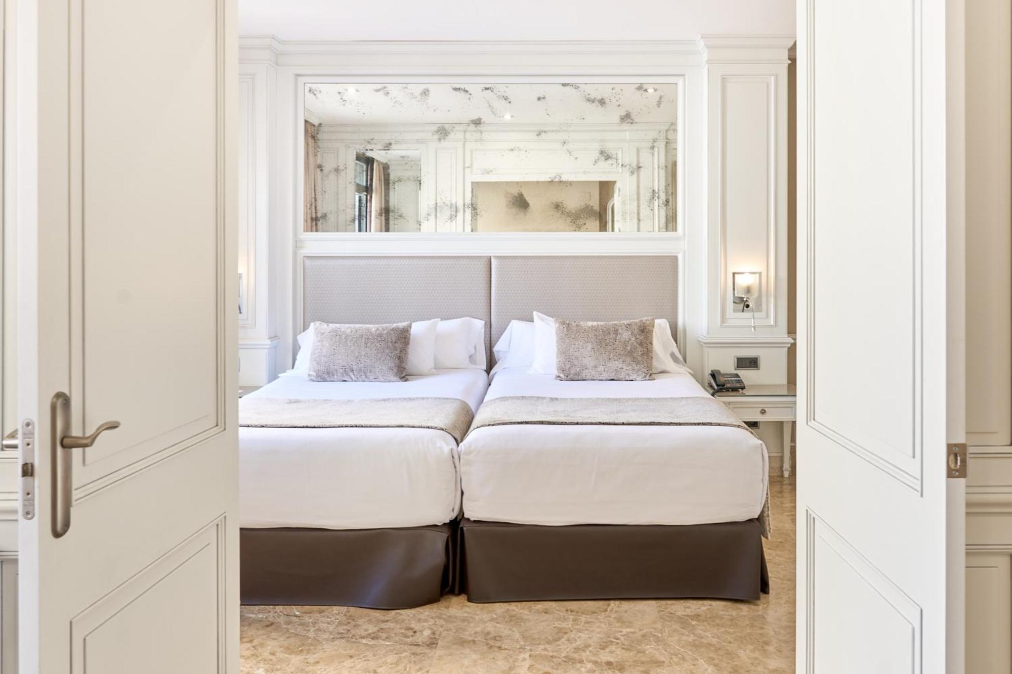Vp Jardin De Recoletos Hotel Мадрид Екстериор снимка