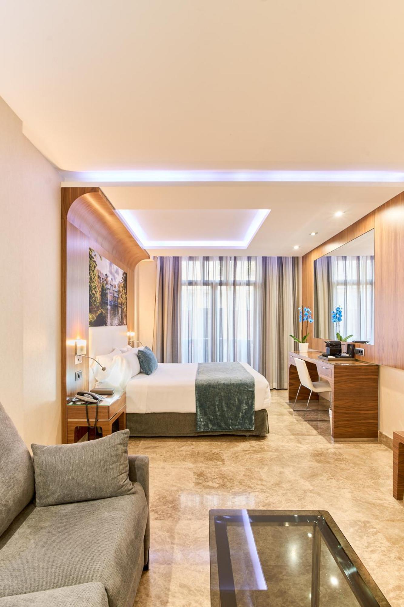 Vp Jardin De Recoletos Hotel Мадрид Екстериор снимка